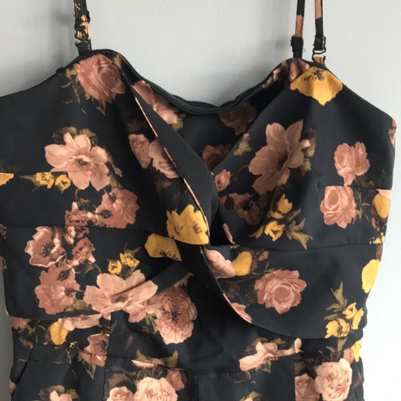 Twist front romper - Picture 3 of 5